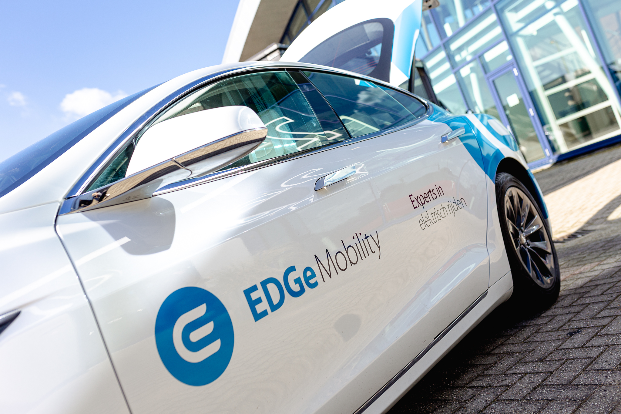 Auto Kort Oosterwolde Tesla onderhoud en banden EDGe Mobility EV-specialist
